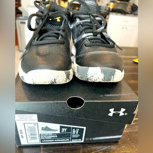 Boys Under Armour Basketball Sneakers